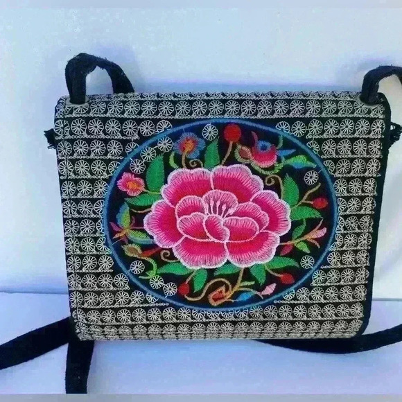Embroidered colorful purse - Picture 2 of 3